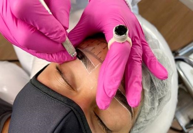 Was ist Augenbrauen-Microblading und was sind die Vor- und Nachteile von Augenbrauen-Microblading?