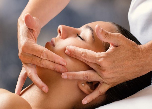 Einführung in Gesichtsbehandlungen und Entdeckung der Dienstleistungen bei Bites of Beauty